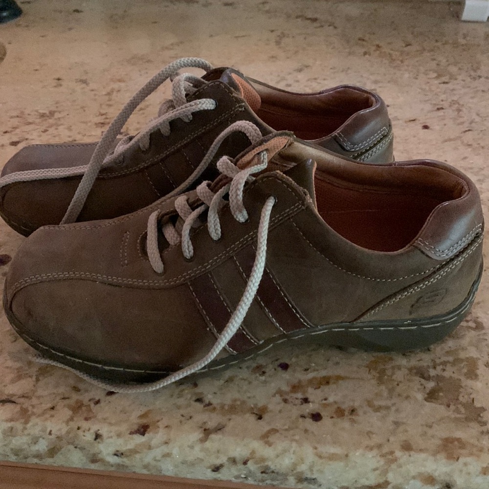 Skechers sn4400.Size 8 casual shoes